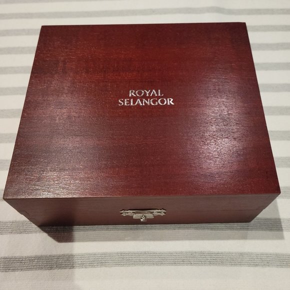 NIB Royal Selangor Gift Boxed Wine Bottle Coaster & Pourer Set - Picture 2 of 16